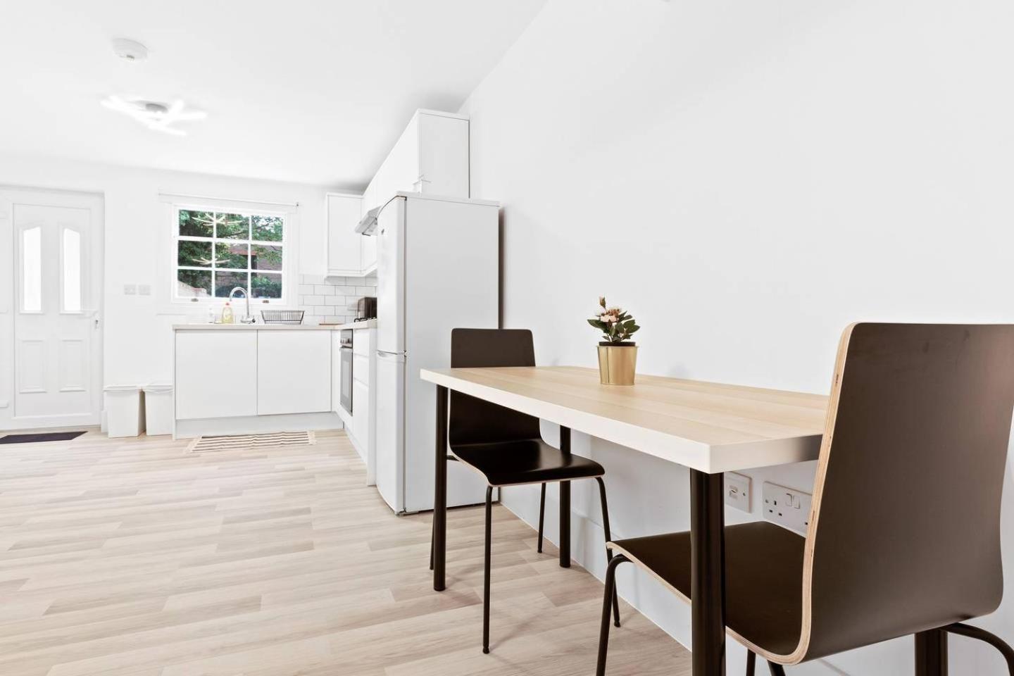 Airy Spacious 1 Bedroom Aprtment With Garden In Brixton Лондон Экстерьер фото